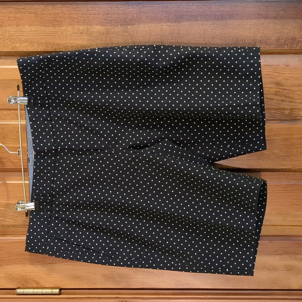 Banana Republic NWOT Navy Polka Dot Shorts.
